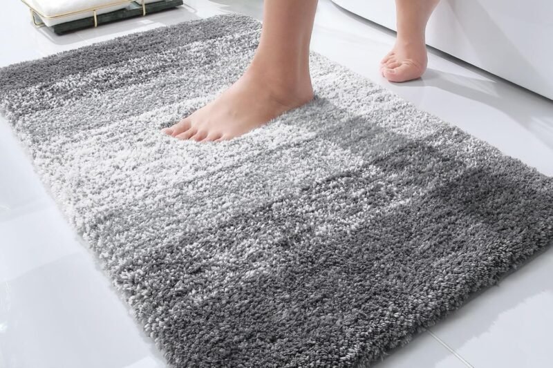 OLANLY Bathroom Rugs Mat 24×16, Extra Soft Absorbent Microfiber Bath Rugs, Rubber Backing, Quick Dry, Machine Washable Bath Mats for Bathroom Floor, Tub and Shower, Home Decor Accessories, Grey